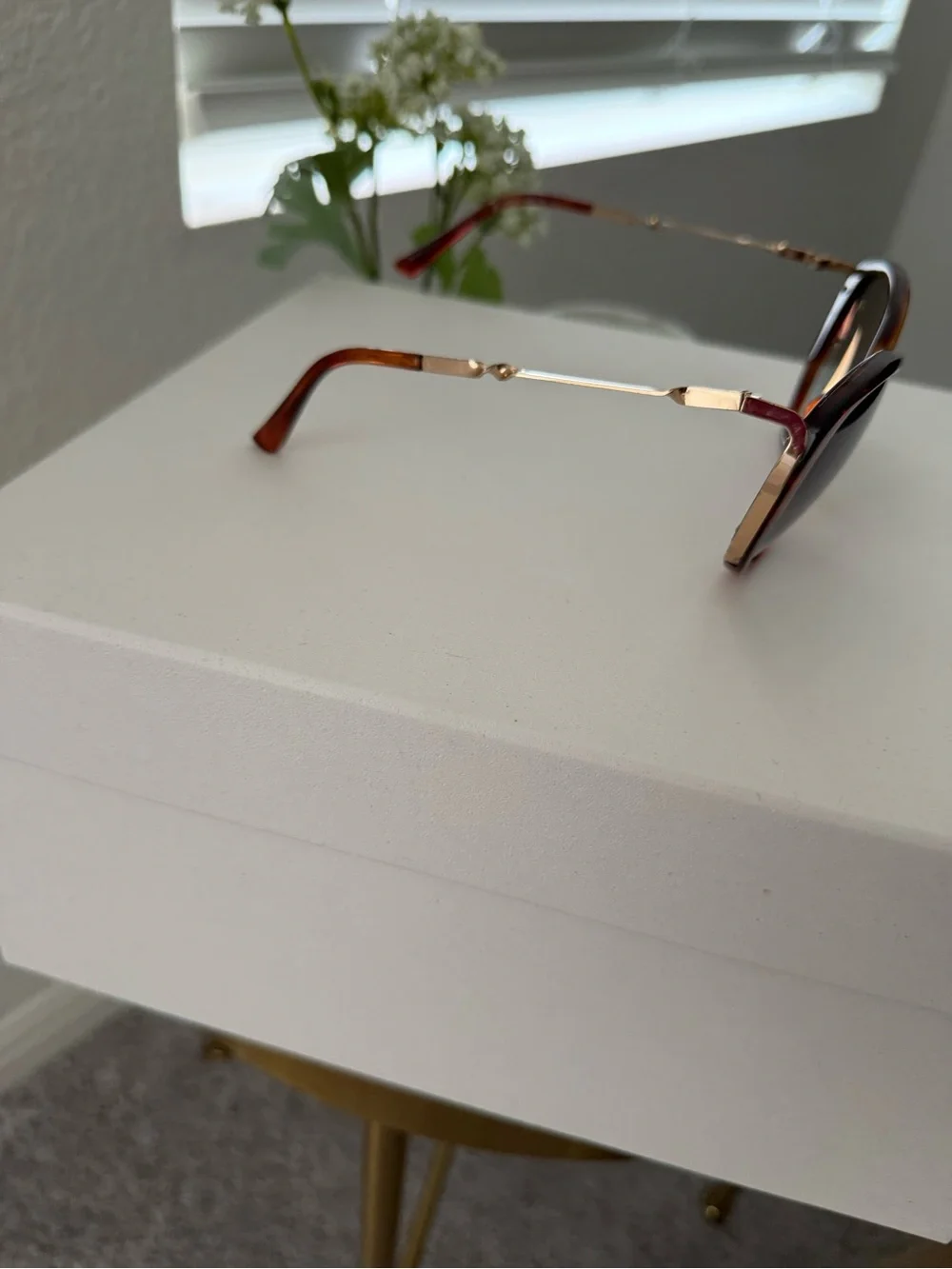 Linda Farrow- Vintage Tortoiseshell Cat-Eye Sunglasses - Brown Gradient Lenses